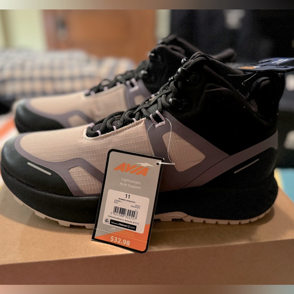 Avis Women’s Boots BNWT